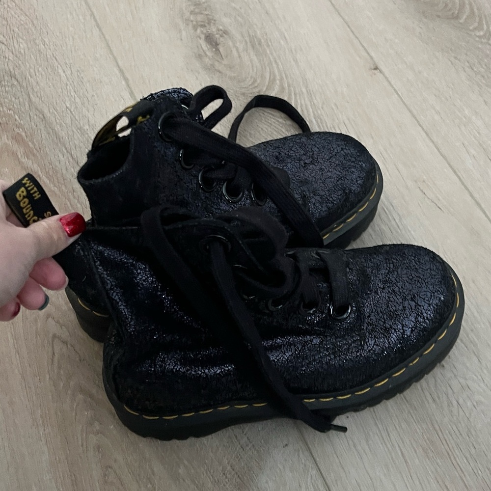 Dr. Martens. Size 6